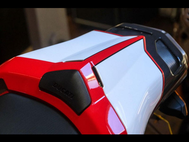 DUCATI 749 *749 R - Original Example* 0dr Manual 2026