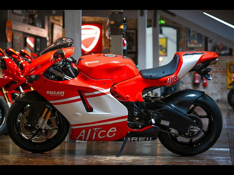 DUCATI Desmosedici RR *GP7 Exhaust - Previously Owned By Shane "Shakey" Byrne - Team Version* 0dr Manual 2026