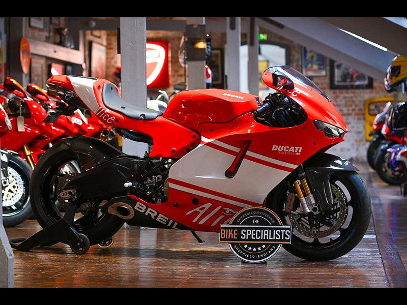 DUCATI Desmosedici RR *GP7 Exhaust - Previously Owned By Shane "Shakey" Byrne - Team Version* 0dr Manual 2026