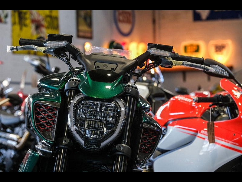 DUCATI Diavel V4 Bentley No #446 of 500 Limited Edition 0dr Manual 2025