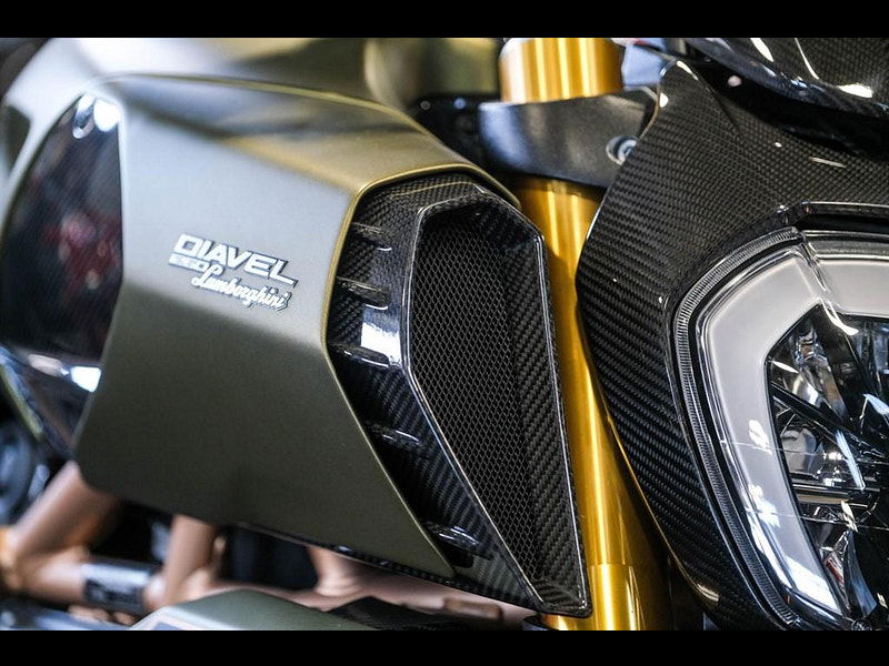 DUCATI Diavel Lamborghini No 238 of 630 Limited Edition 0dr Manual 2025