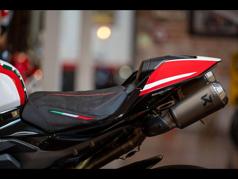 DUCATI Panigale V4 *The Ultimate Tricolore - Full Akrapovic Race Exhaust** 0dr Manual 2026