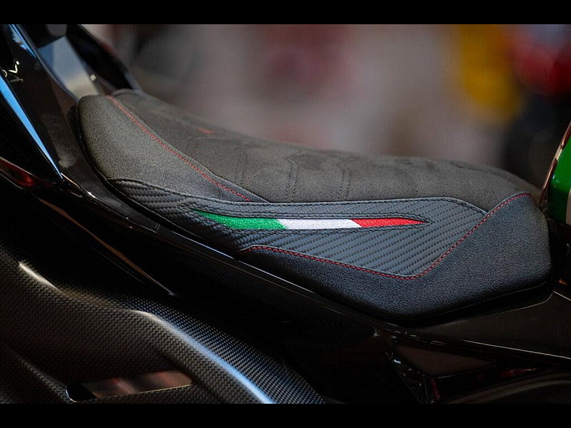 DUCATI Panigale V4 *The Ultimate Tricolore - Full Akrapovic Race Exhaust** 0dr Manual 2026