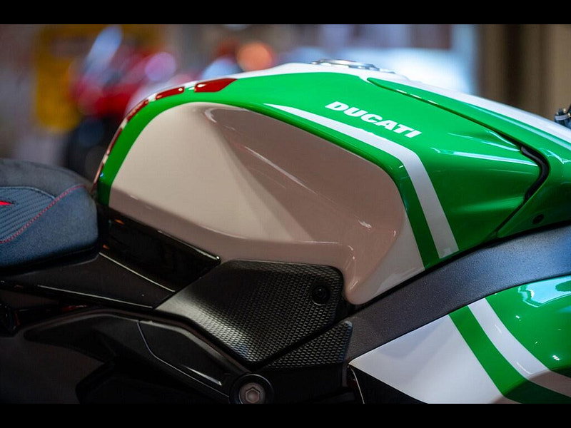 DUCATI Panigale V4 *The Ultimate Tricolore - Full Akrapovic Race Exhaust** 0dr Manual 2026