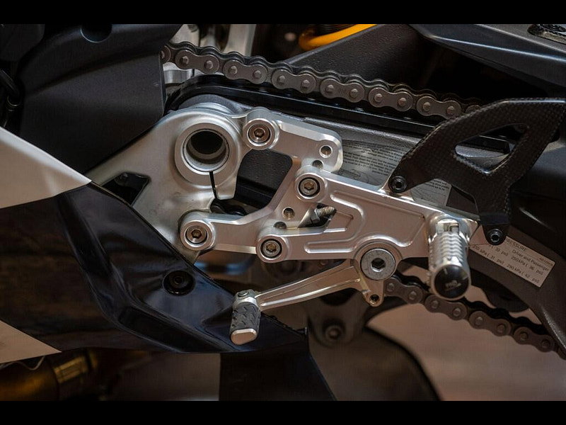 DUCATI Panigale V4 *The Ultimate Tricolore - Full Akrapovic Race Exhaust** 0dr Manual 2026