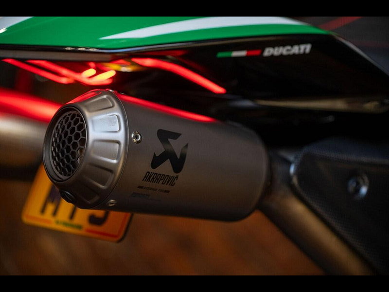 DUCATI Panigale V4 *The Ultimate Tricolore - Full Akrapovic Race Exhaust** 0dr Manual 2026