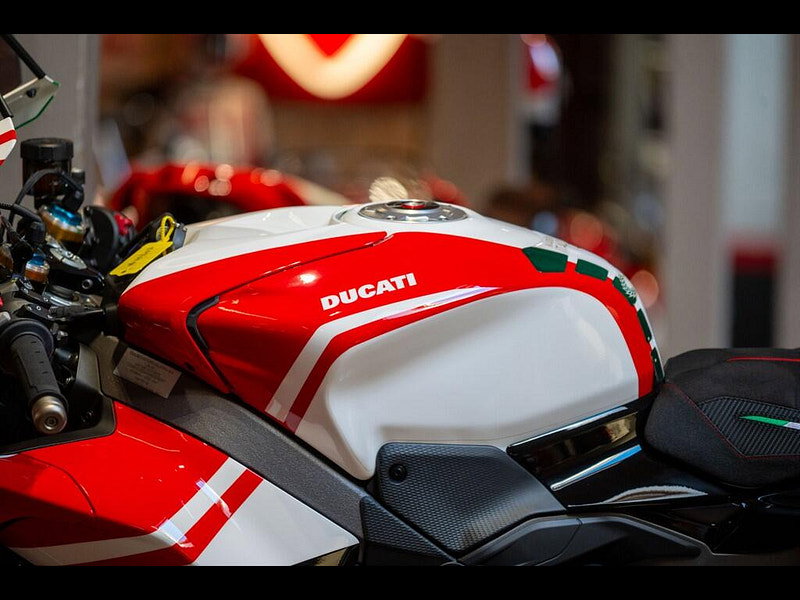 DUCATI Panigale V4 *The Ultimate Tricolore - Full Akrapovic Race Exhaust** 0dr Manual 2026