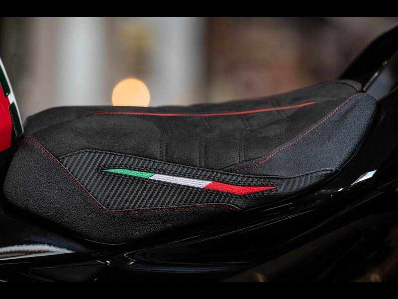 DUCATI Panigale V4 *The Ultimate Tricolore - Full Akrapovic Race Exhaust** 0dr Manual 2026