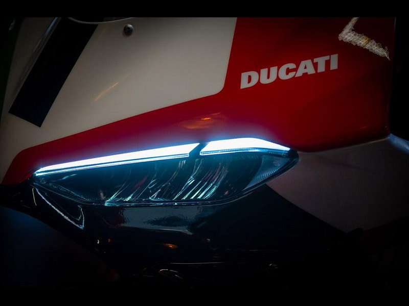 DUCATI Panigale V4 *The Ultimate Tricolore - Full Akrapovic Race Exhaust** 0dr Manual 2026