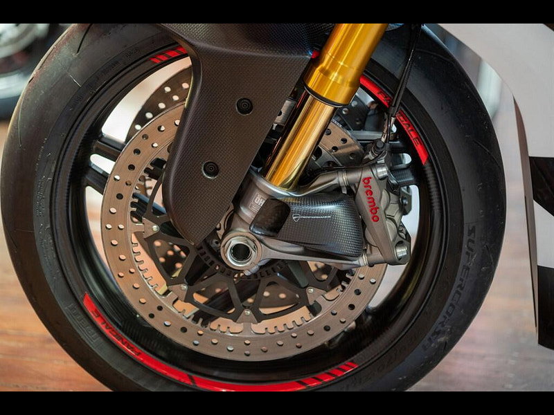 DUCATI Panigale V4 *The Ultimate Tricolore - Full Akrapovic Race Exhaust** 0dr Manual 2026