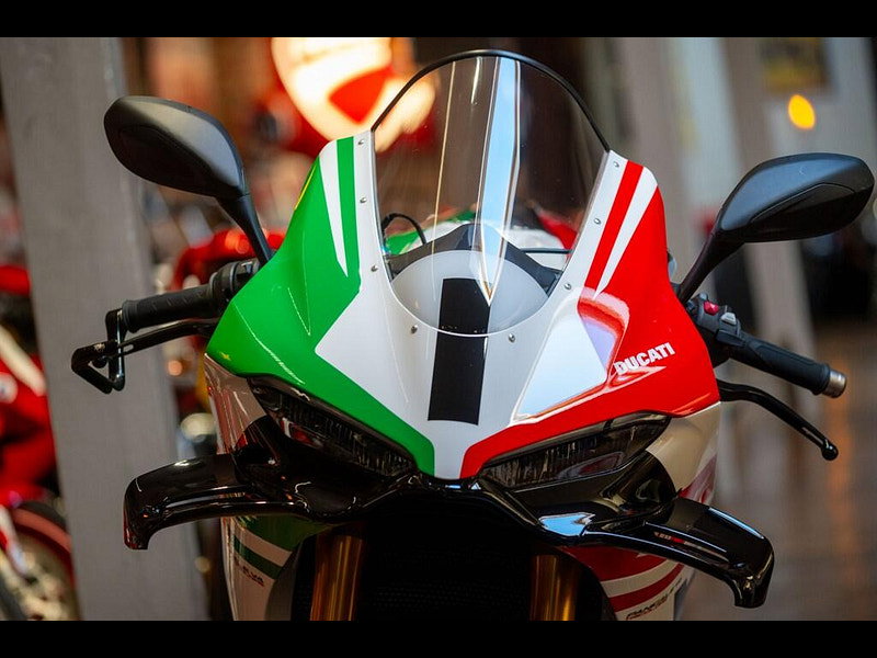 DUCATI Panigale V4 *The Ultimate Tricolore - Full Akrapovic Race Exhaust** 0dr Manual 2026