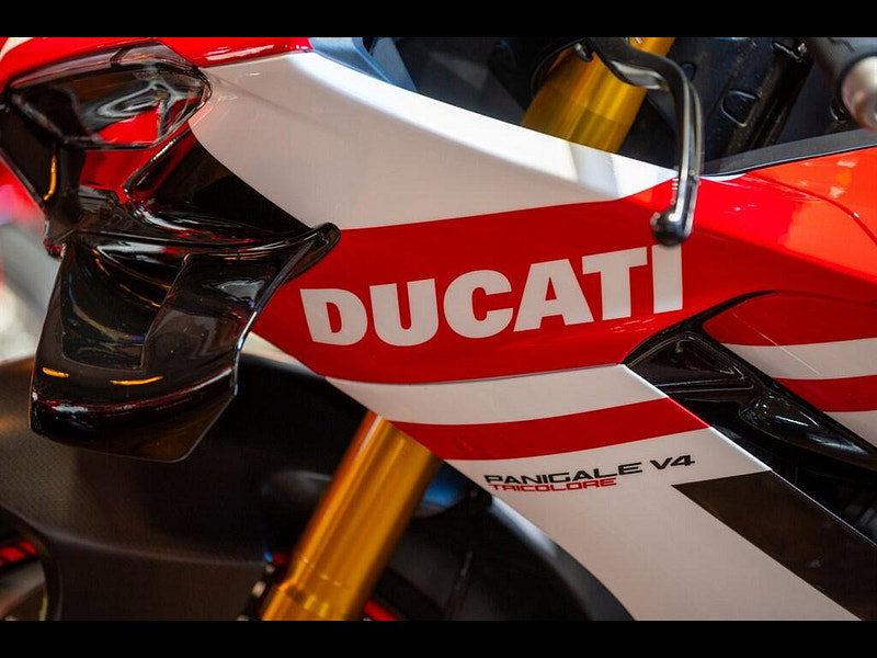 DUCATI Panigale V4 *The Ultimate Tricolore - Full Akrapovic Race Exhaust** 0dr Manual 2026