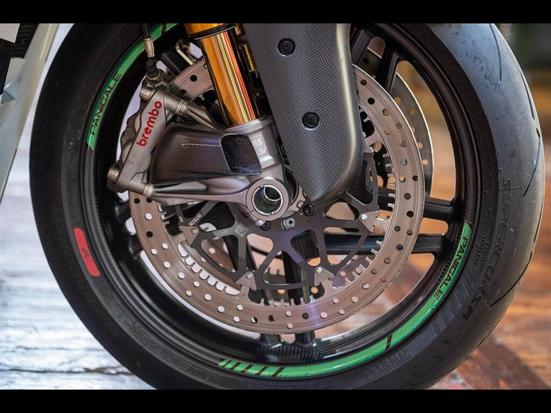 DUCATI Panigale V4 *The Ultimate Tricolore - Full Akrapovic Race Exhaust** 0dr Manual 2026