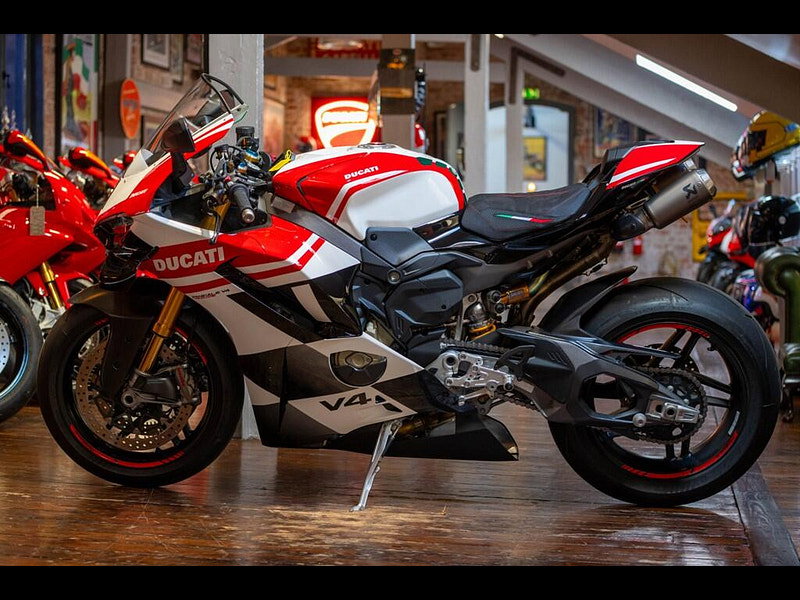 DUCATI Panigale V4 *The Ultimate Tricolore - Full Akrapovic Race Exhaust** 0dr Manual 2026