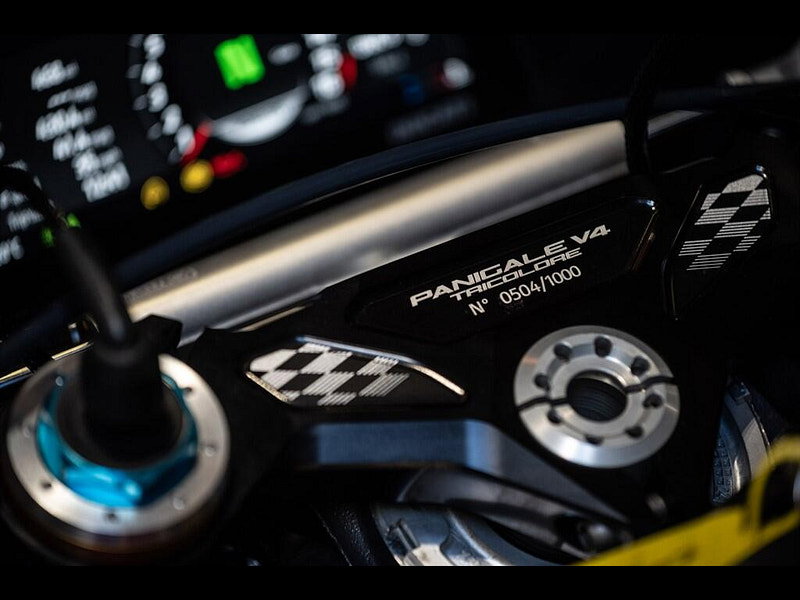 DUCATI Panigale V4 *The Ultimate Tricolore - Full Akrapovic Race Exhaust** 0dr Manual 2026