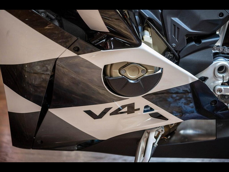 DUCATI Panigale V4 *The Ultimate Tricolore - Full Akrapovic Race Exhaust** 0dr Manual 2026