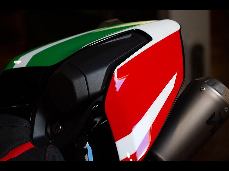 DUCATI Panigale V4 *The Ultimate Tricolore - Full Akrapovic Race Exhaust** 0dr Manual 2026