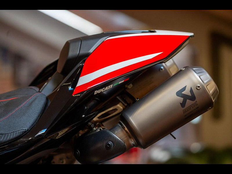 DUCATI Panigale V4 *The Ultimate Tricolore - Full Akrapovic Race Exhaust** 0dr Manual 2026