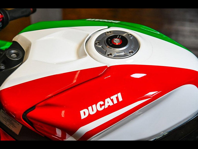 DUCATI Panigale V4 Tricolore *Akrapovic Exhaust - 669 Miles* 0dr Manual 2026