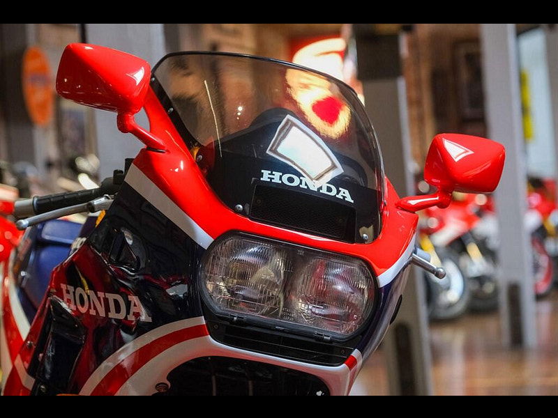 Honda VF1000 VF1000RE Iconic 80's V4 Honda 0dr Manual 2025