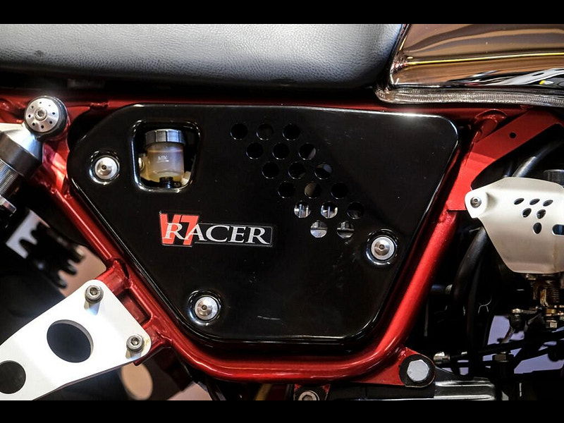 MOTO GUZZI V7 744 Café Racer Only 890 miles 0dr Automatic 2026