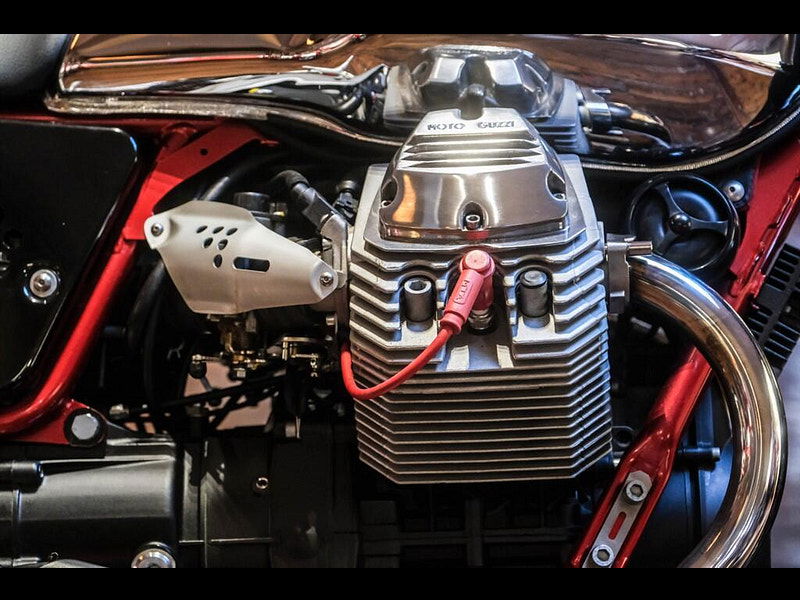 MOTO GUZZI V7 744 Café Racer Only 890 miles 0dr Automatic 2026