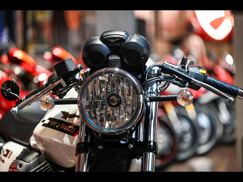 MOTO GUZZI V7 *Original Condition - Low Mileage* 0dr Manual 2026