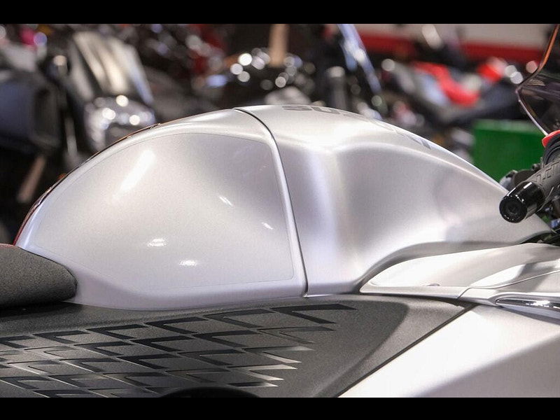 Suzuki GSX1300R Hayabusa *Akrapovic End Cans* 0dr Manual 2026