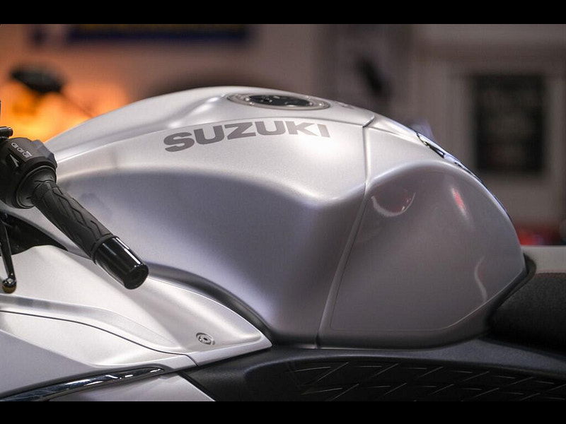 Suzuki GSX1300R Hayabusa *Akrapovic End Cans* 0dr Manual 2026