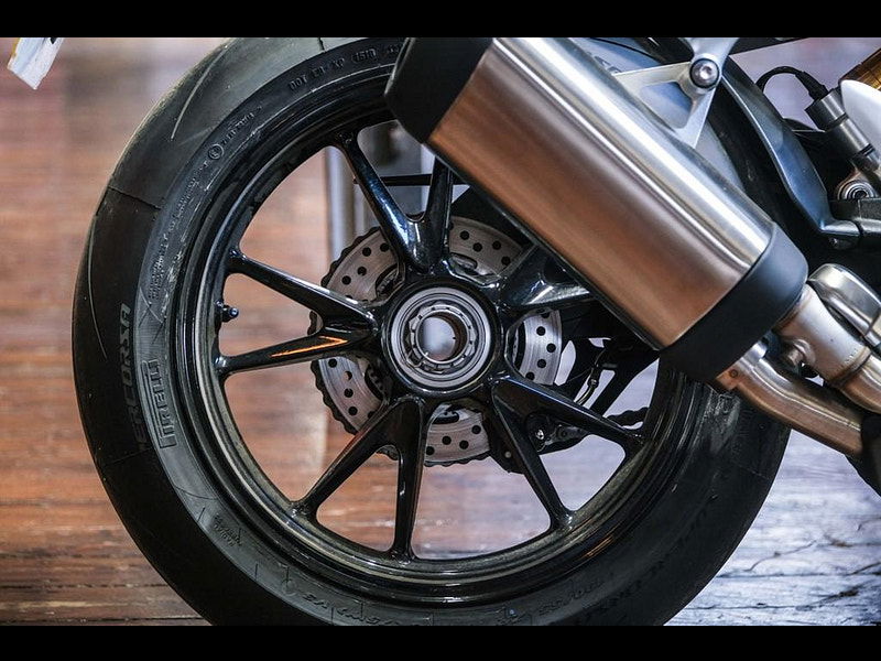 Triumph Speed Triple 1200 RR "Bond Edition" No: 49 of 60 0dr Manual 2025