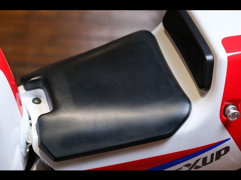 Yamaha FZR750R FZR750RR OW-01 Immaculate UK Example 0dr Manual 2025