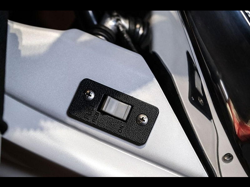 Yamaha FZR750R FZR750RR OW-01 Immaculate UK Example 0dr Manual 2025