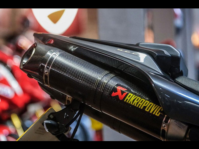 Yamaha R1 *Yamaha YZF R1 - Akrapovic End Cans* 0dr Manual 2026
