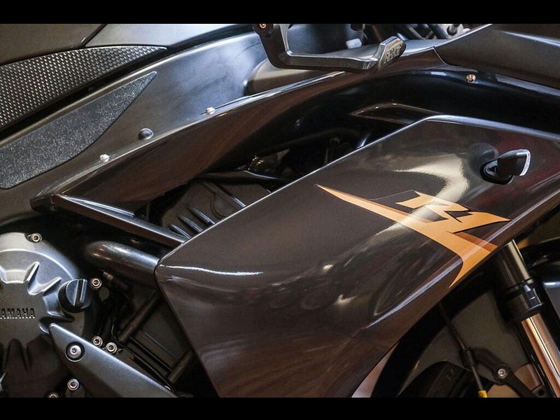 Yamaha R1 *Yamaha YZF R1 - Akrapovic End Cans* 0dr Manual 2026