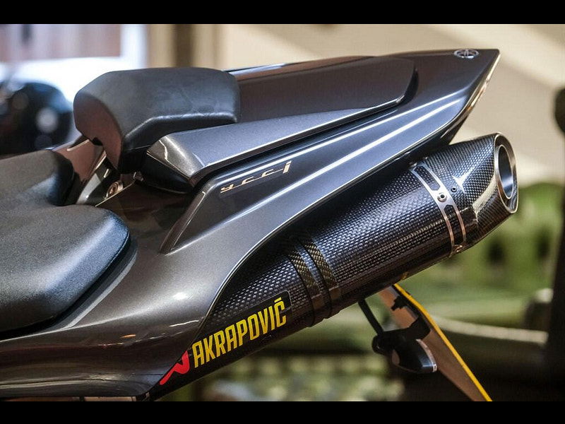 Yamaha R1 *Yamaha YZF R1 - Akrapovic End Cans* 0dr Manual 2026