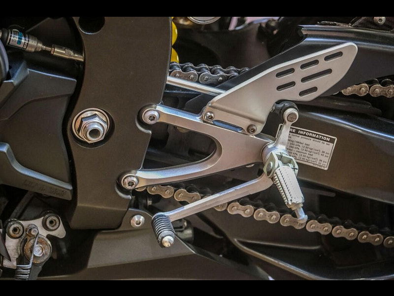 Yamaha R1 *Yamaha YZF R1 - Akrapovic End Cans* 0dr Manual 2026