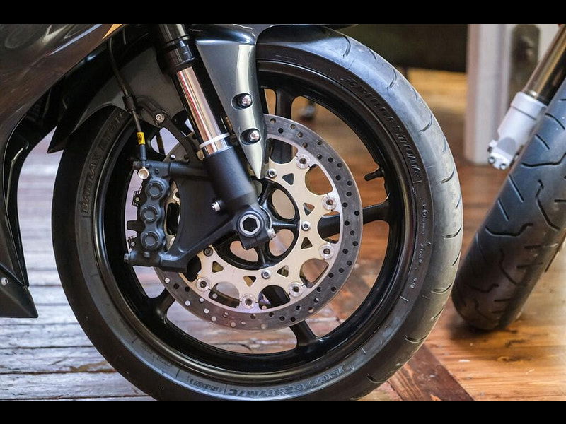 Yamaha R1 *Yamaha YZF R1 - Akrapovic End Cans* 0dr Manual 2026