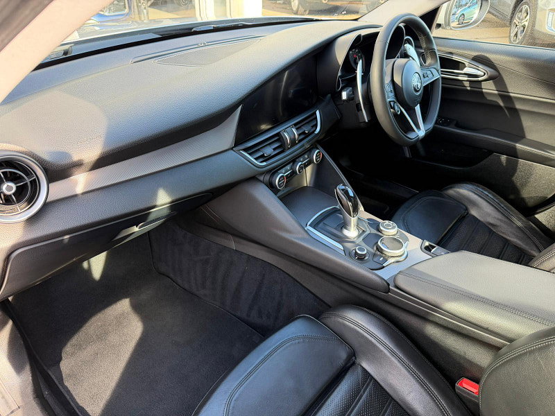 Alfa Romeo Giulia 2.2 TD Speciale Auto Euro 6 (s/s) 4dr 4dr Automatic 2026