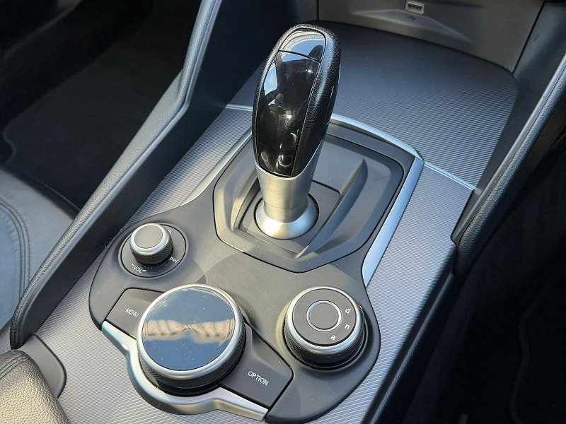 Alfa Romeo Giulia 2.2 TD Speciale Auto Euro 6 (s/s) 4dr 4dr Automatic 2026