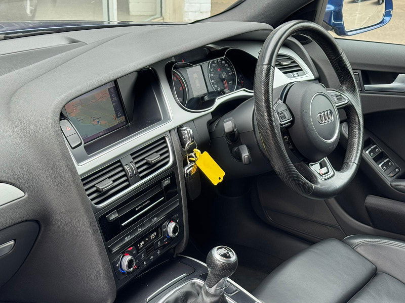 Audi A4 Avant 2.0 TDI S line Euro 6 (s/s) 5dr (Nav) 5dr Manual 2025
