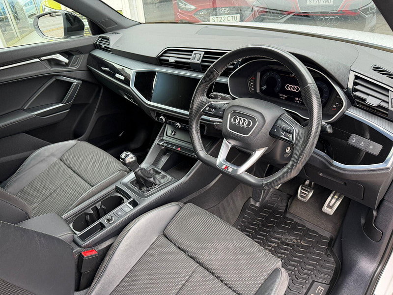 Audi Q3 1.5 TFSI CoD 35 Black Edition Euro 6 (s/s) 5dr 5dr Manual 2026