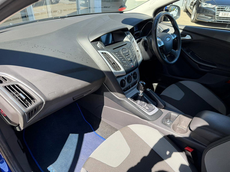 Ford Focus 1.6 TDCi Zetec Navigator Euro 5 (s/s) 5dr 5dr Manual 2026