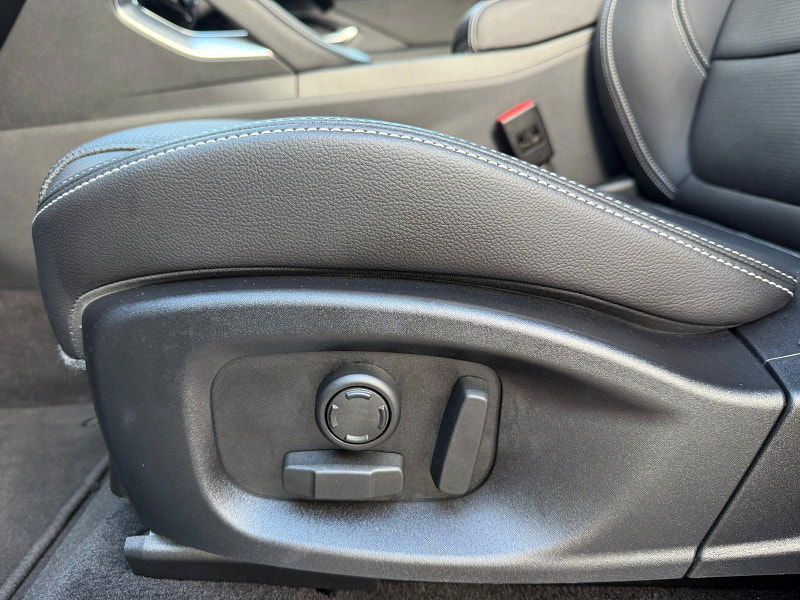 Jaguar E-PACE 1.5 P300e 11.5kWh R-Dynamic Black Auto AWD Euro 6 (s/s) 5dr 5dr Automatic 2025