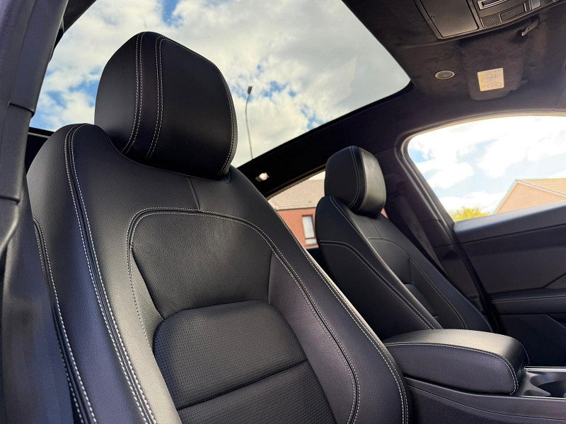 Jaguar E-PACE 1.5 P300e 11.5kWh R-Dynamic Black Auto AWD Euro 6 (s/s) 5dr 5dr Automatic 2025