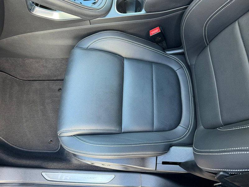 Jaguar E-PACE 1.5 P300e 11.5kWh R-Dynamic Black Auto AWD Euro 6 (s/s) 5dr 5dr Automatic 2025