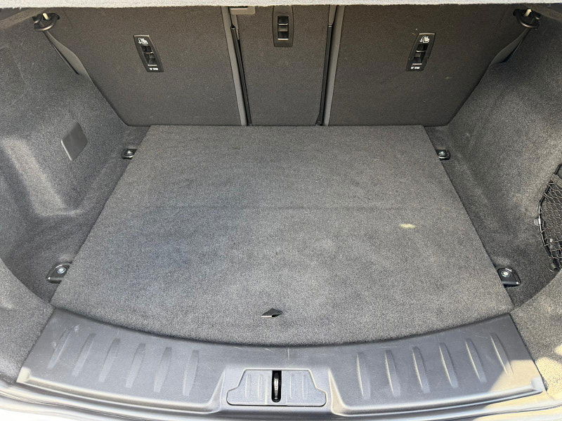 Jaguar E-PACE 1.5 P300e 11.5kWh R-Dynamic Black Auto AWD Euro 6 (s/s) 5dr 5dr Automatic 2025