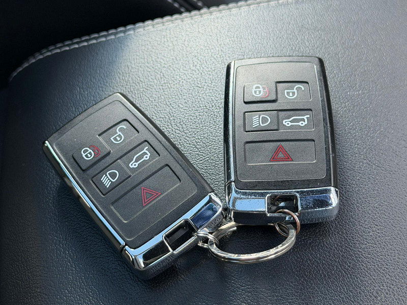 Jaguar E-PACE 1.5 P300e 11.5kWh R-Dynamic Black Auto AWD Euro 6 (s/s) 5dr 5dr Automatic 2025