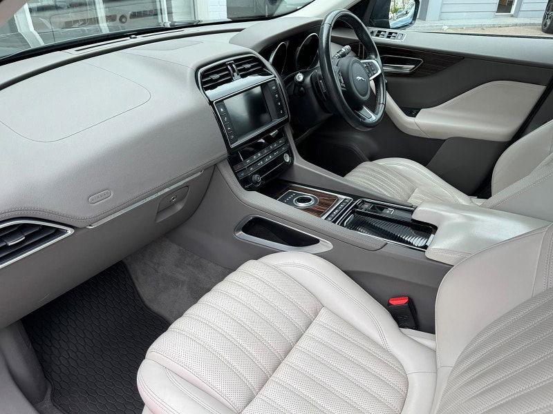 Jaguar F-PACE 3.0 D300 V6 Portfolio Auto AWD Euro 6 (s/s) 5dr 5dr Automatic 2025