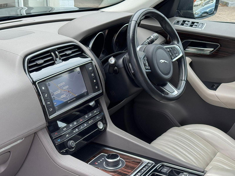 Jaguar F-PACE 3.0 D300 V6 Portfolio Auto AWD Euro 6 (s/s) 5dr 5dr Automatic 2025
