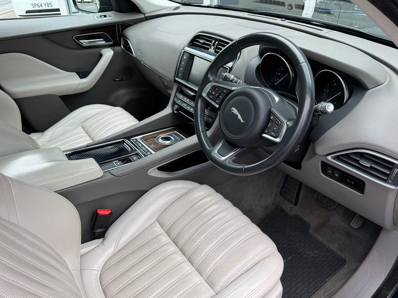 Jaguar F-PACE 3.0 D300 V6 Portfolio Auto AWD Euro 6 (s/s) 5dr 5dr Automatic 2025